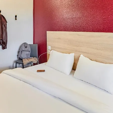Hotelf1 Frejus Sur Argens
