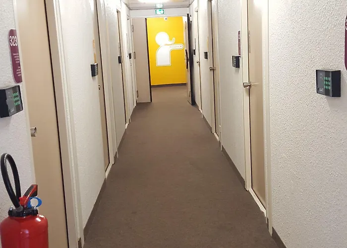 Hotel Hotelf1 Frejus Sur Argens 3*
