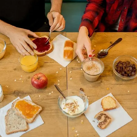 Hotelf1 Frejus Sur Argens Отель