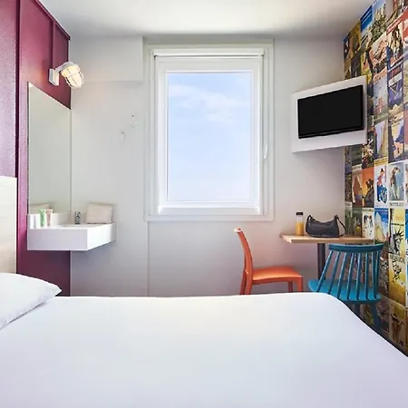 ホテル Hotelf1 Frejus Sur Argens