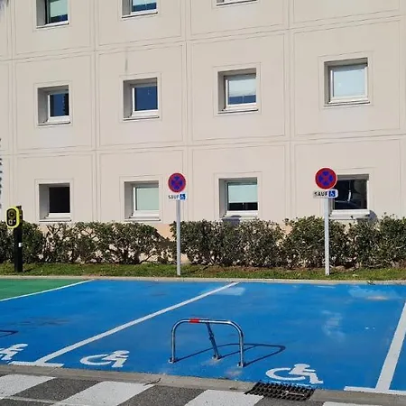 Hotelf1 Frejus Sur Argens Отель Рокбрюн-сюр-Аржан