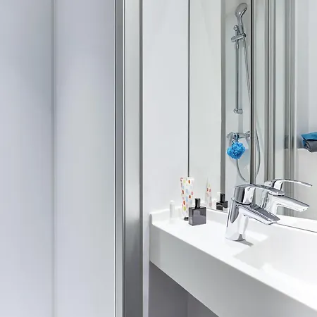 Hotelf1 Frejus Sur Argens Отель