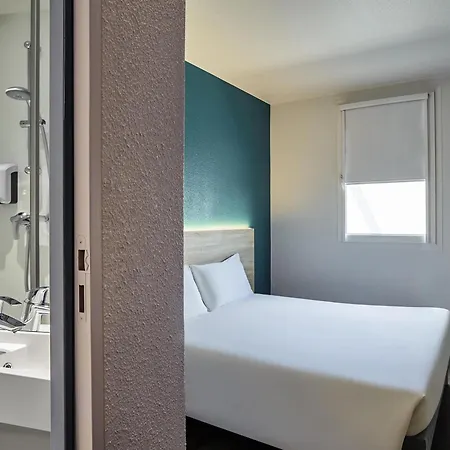 Отель Hotelf1 Frejus Sur Argens