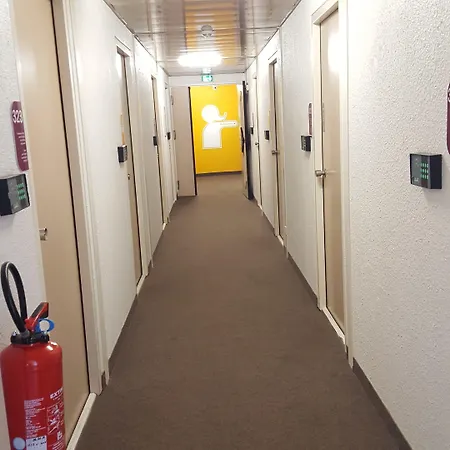 Отель Hotelf1 Frejus Sur Argens 3*