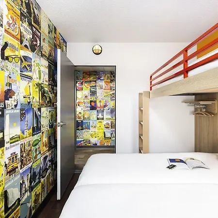 Отель Hotelf1 Frejus Sur Argens